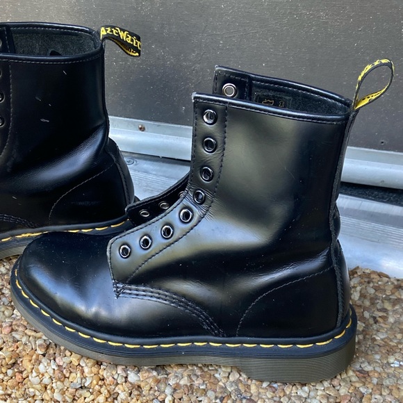 NWOT 1460 Women's Smooth Leather Lace-Up Boots (Original)